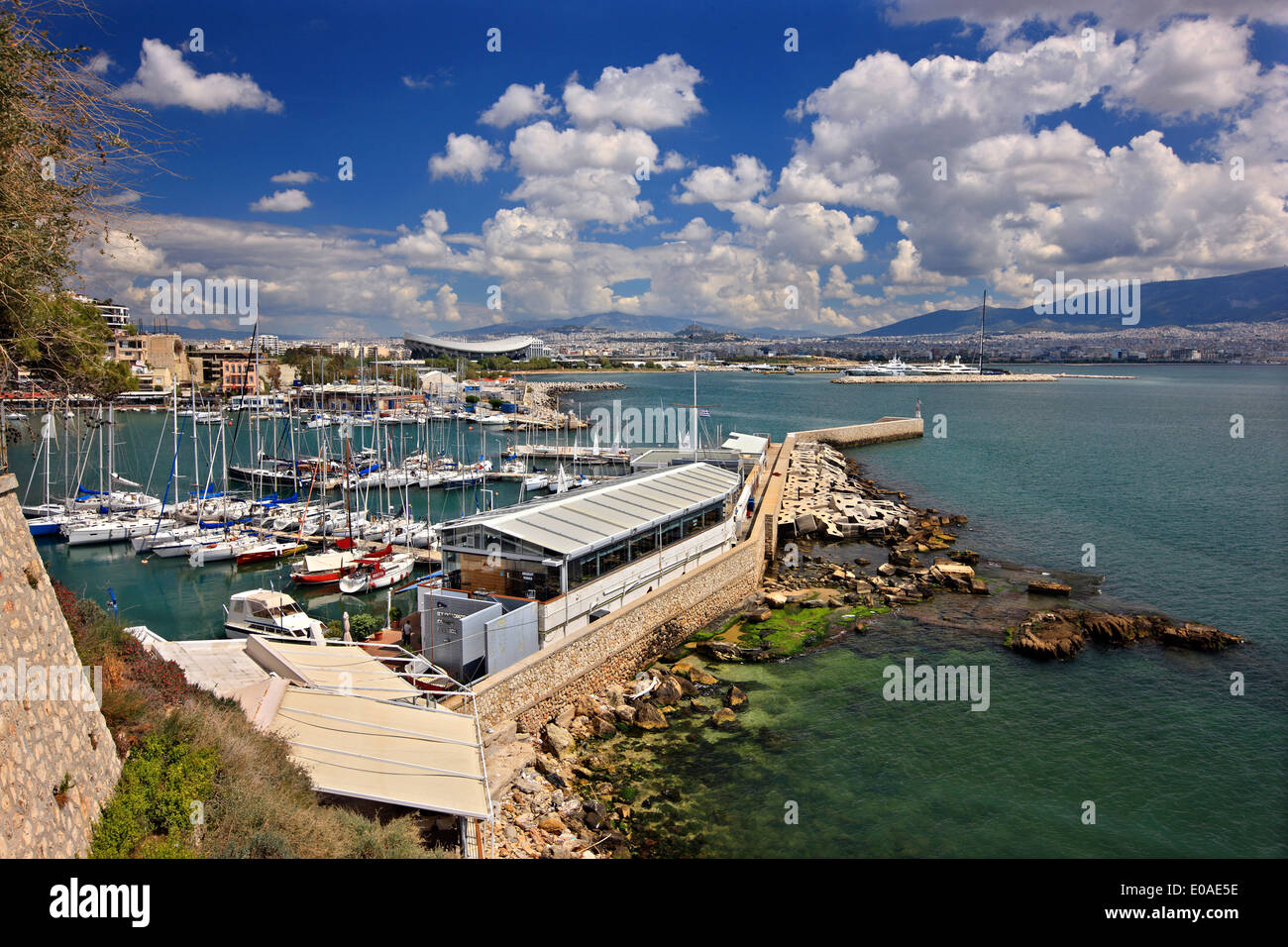 Au Club Nautique de Grèce, Mikrolimano, Le Pirée, Attique, Grèce. Banque D'Images