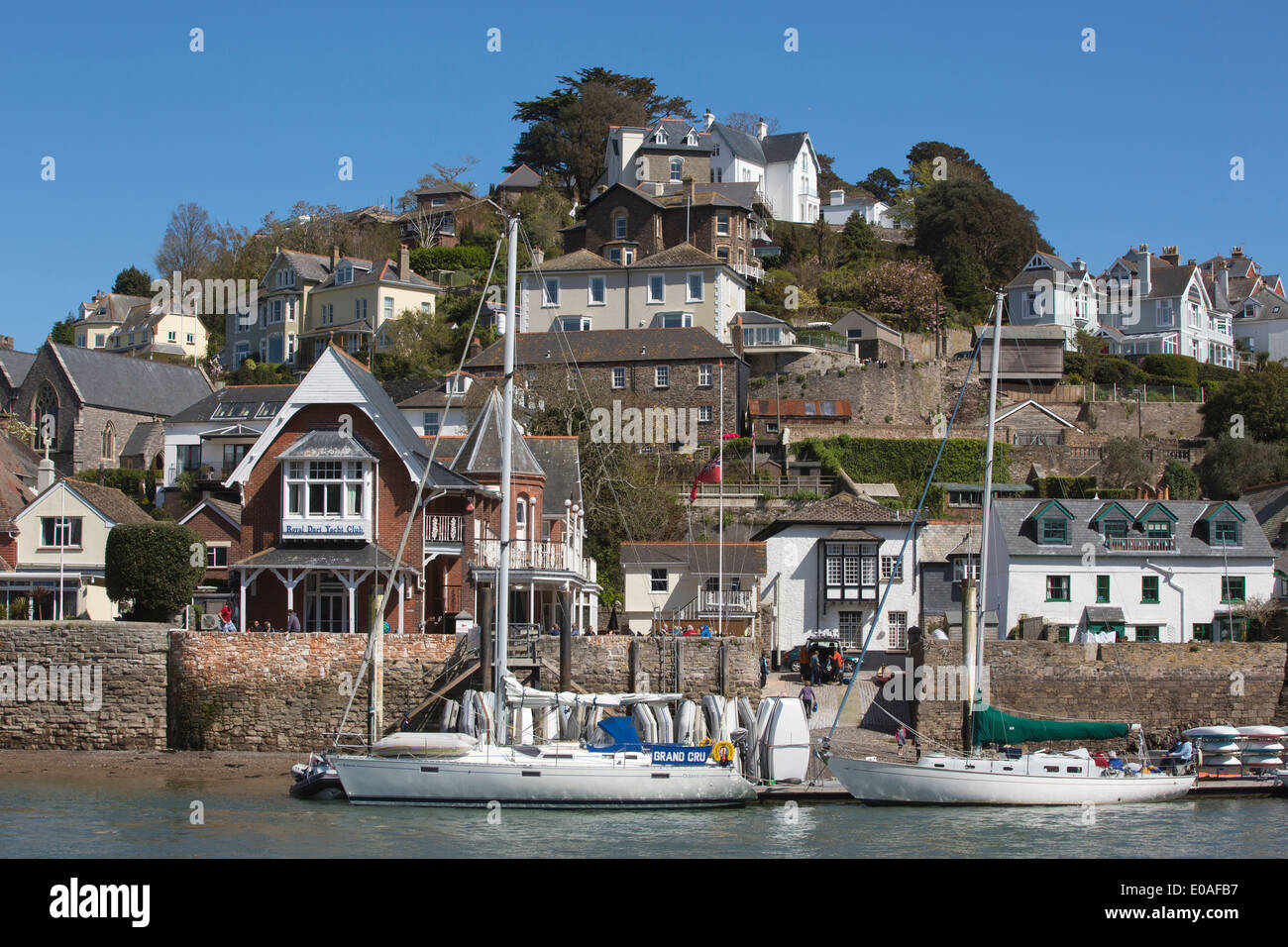 Kingswear, à la recherche de l'autre côté de la rivière Dart à Kingswear, Devon, England, UK Banque D'Images