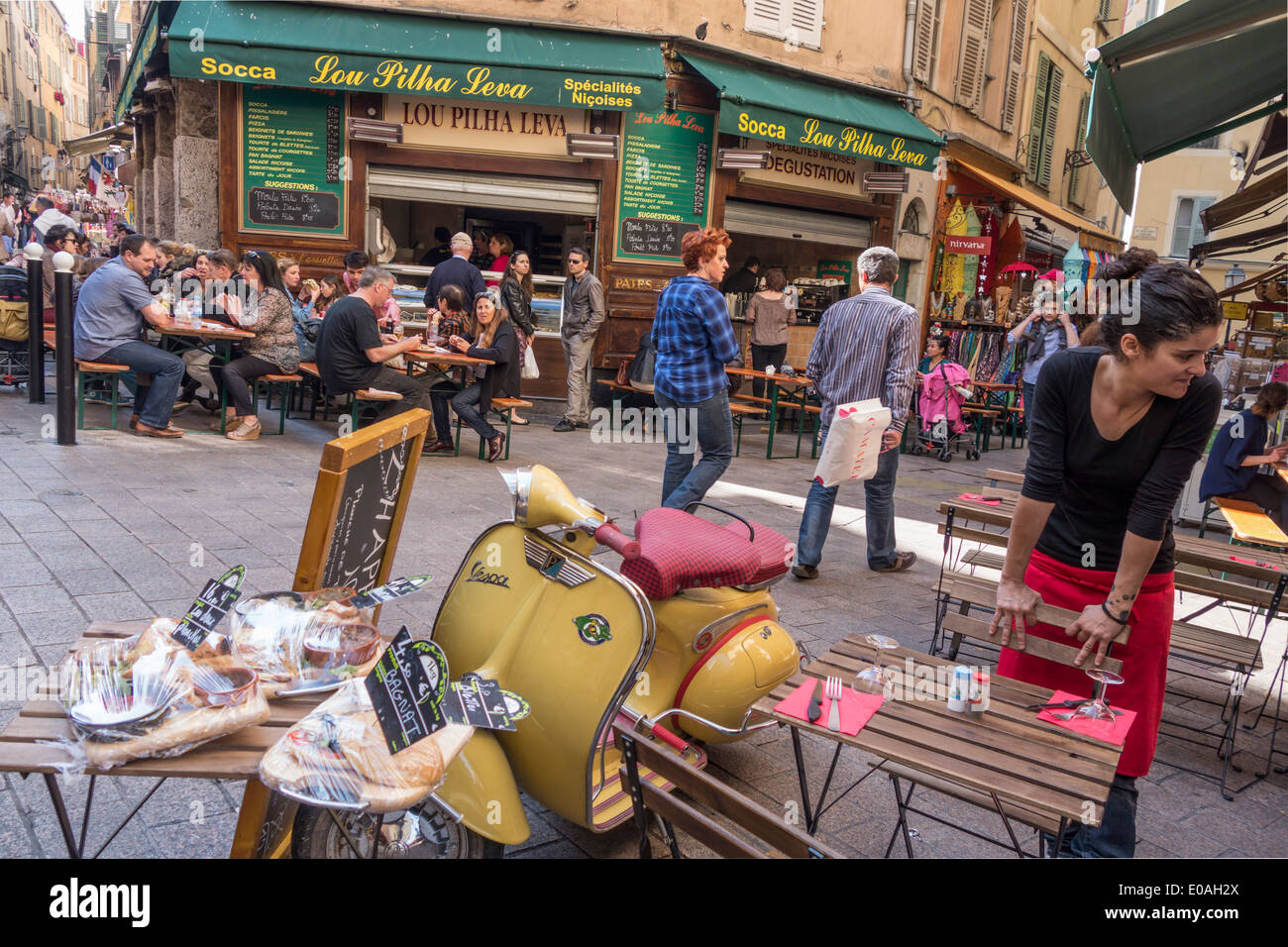 Vieux Nice, Socca, Restaurants, cafés, Alpes Maritimes, Provence, Côte d'Azur, Méditerranée, France, Europe, Banque D'Images