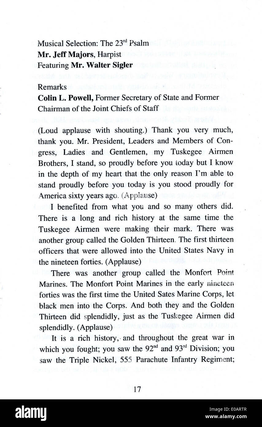 Ce livret met en lumière les contributions des aviateurs Tuskegee, les premiers pilotes afro-américains de l'armée américaine, qui ont joué un rôle essentiel dans la IIe Guerre mondiale Banque D'Images