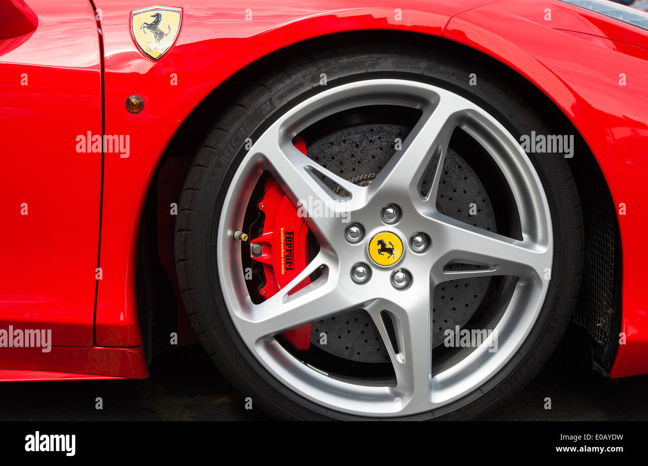 Ferrari 458 Italia de l'étrier de frein de roue montrant Banque D'Images