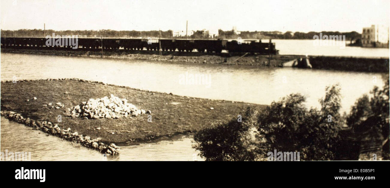 La voie aérienne du Caire-Assouan, exploitée par la RAF, était une route aérienne importante au moyen-Orient. Cette photographie d'Edwin Newman illustre l'importance stratégique de la voie aérienne pour les opérations militaires et civiles dans la région au milieu du XXe siècle. Banque D'Images