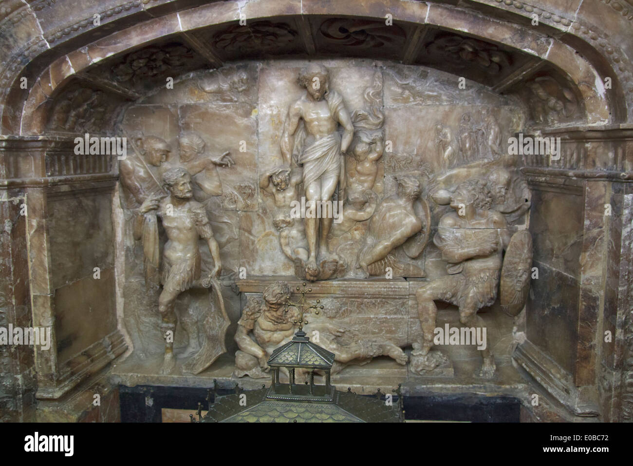 L'albâtre relief représentant la résurrection dans la cathédrale de Valence Banque D'Images