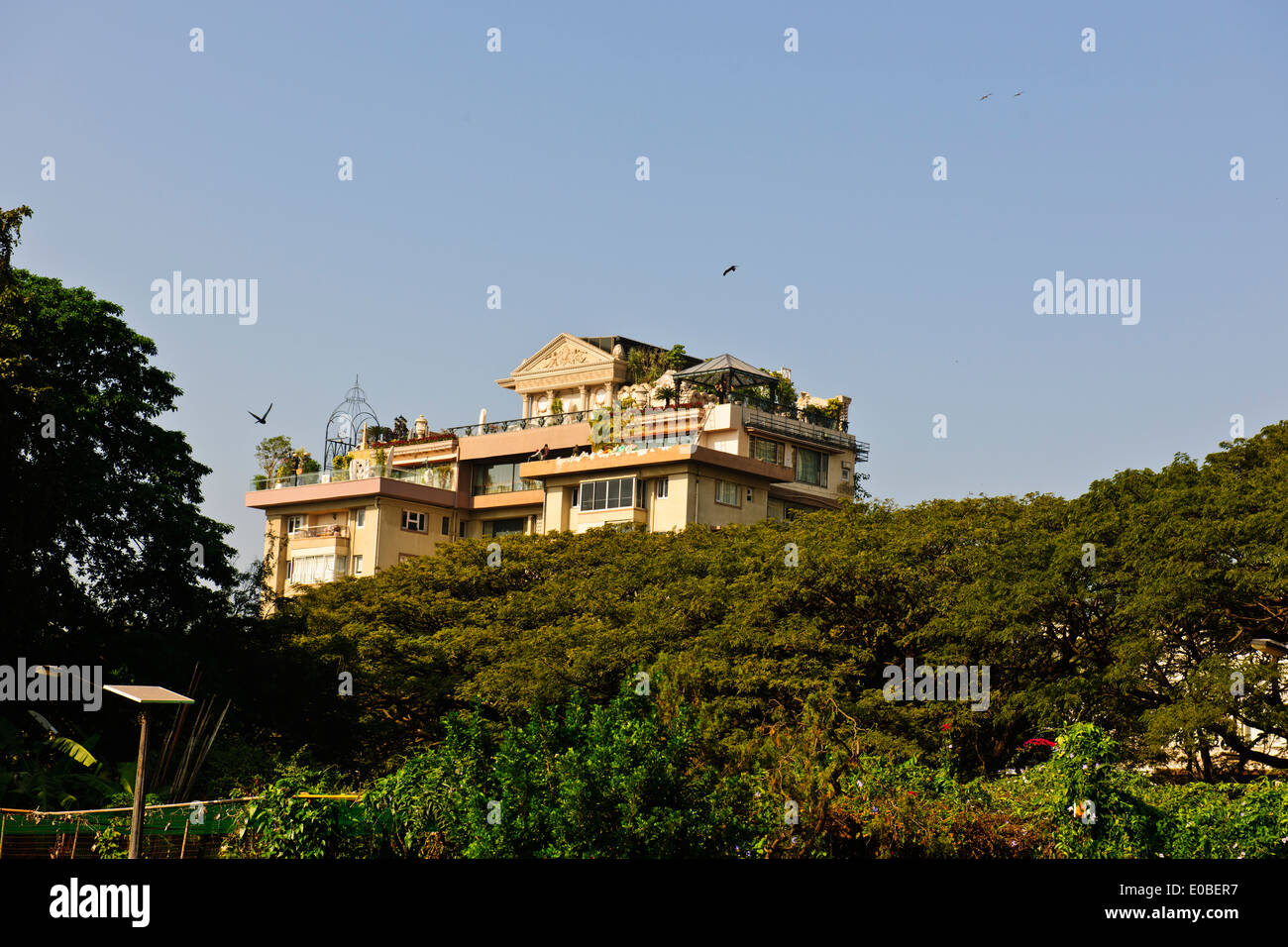 Mumbai Marine Drive Views,Maisons,Appartements de Luxe Tours Parsi de Silence,résidentiel verdoyant,Gardens, de Mumbai, Inde Bombay, Banque D'Images