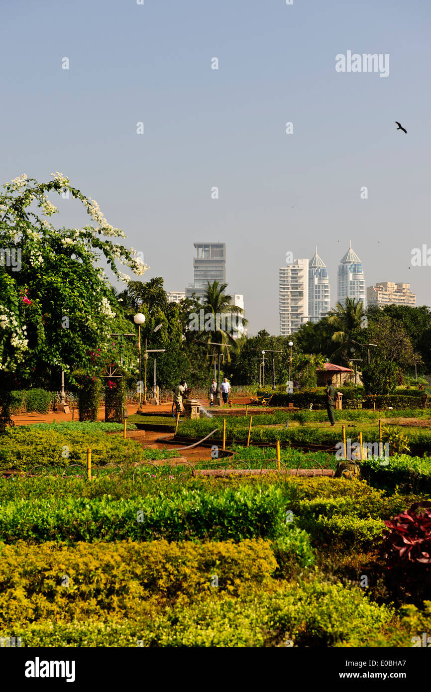 Mumbai Marine Drive Views,Maisons,Appartements de Luxe Tours Parsi de Silence,résidentiel verdoyant,Gardens, de Mumbai, Inde Bombay, Banque D'Images