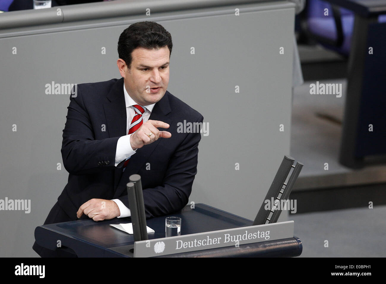 Berlin, Allemagne. Mai 08th, 2014. 33e session du Parlement allemand - première consultation du projet d'une loi sur la réforme fondamentale de la Loi sur les énergies renouvelables et modifiant d'autres dispositions de la loi sur l'énergie déposée par le gouvernement fédéral allemand. Credit : Reynaldo Chaib Paganelli/Alamy Live News Banque D'Images