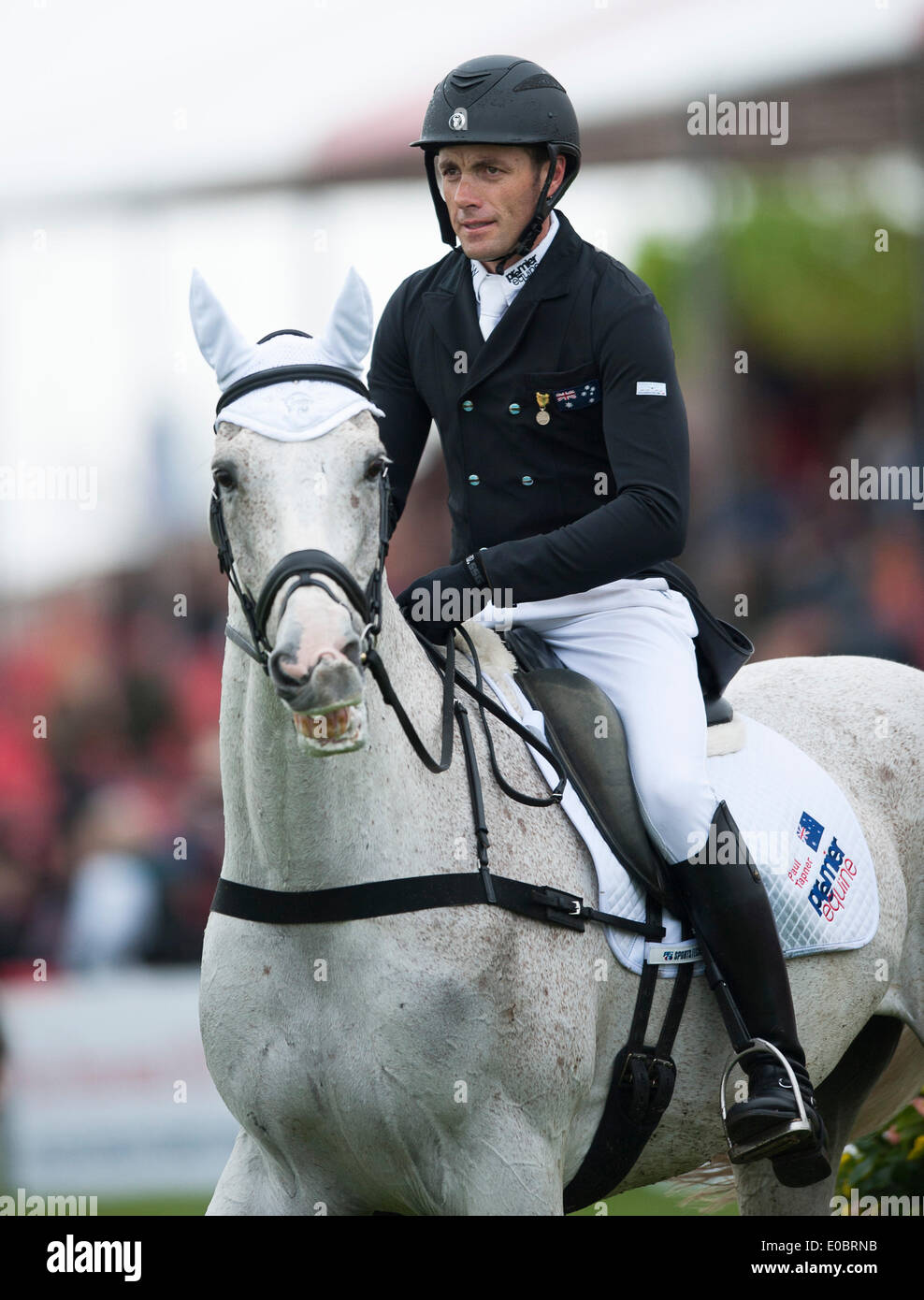 Badminton, UK. Le 08 mai, 2014. Paul Tapner [AUS] équitation Le Kilronan semble heureux après être passé en tête avec une note de 36,0 au cours de la phase de dressage sur le premier jour de la 2014 Mitsubishi Motors Badminton Horse Trials. Credit : Action Plus Sport/Alamy Live News Banque D'Images