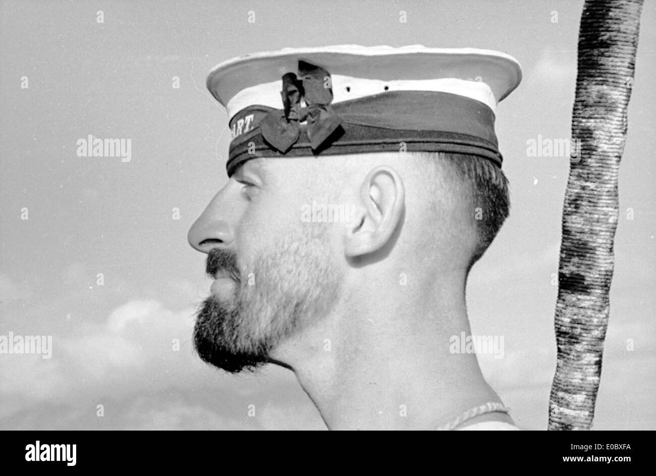 Une image d'un membre d'équipage non identifié à bord du HMAS Hobart, un navire important de la Royal Australian Navy. La photographie, prise le jour de l'Armistice, capture un marin en uniforme. Banque D'Images