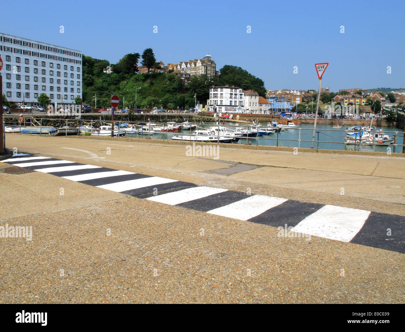Une vue sur le port de Folkestone dans le Kent Banque D'Images