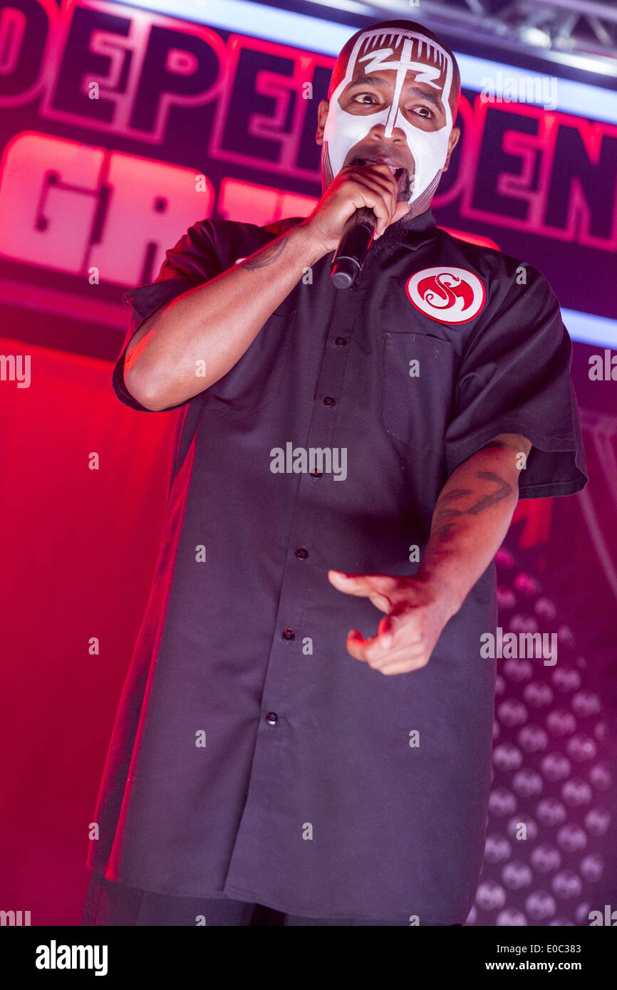 Milwaukee, Wisconsin, États-Unis. 7 mai, 2014. Le rappeur TECH N9NE (alias AARON YATES) il se produit sur l'Indépendant Grind tour à la rave à Milwaukee, Wisconsin © Daniel DeSlover/ZUMAPRESS.com/Alamy Live News Banque D'Images