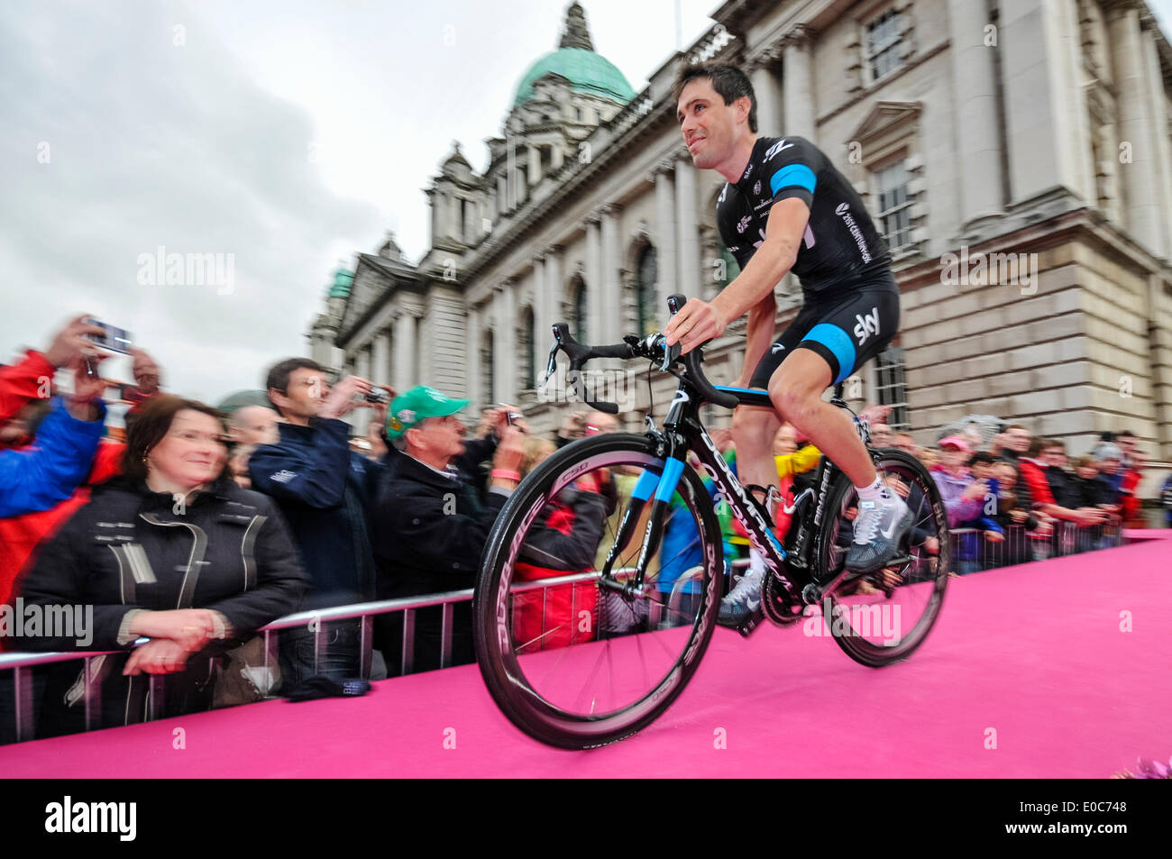 Belfast, Irlande du Nord. 9 mai 2014 - Philip Deignan mène l'équipe Sky (Royaume-Uni), à l'occasion du lancement du Giro d'Italia Crédit : Stephen Barnes/Alamy Live News Banque D'Images