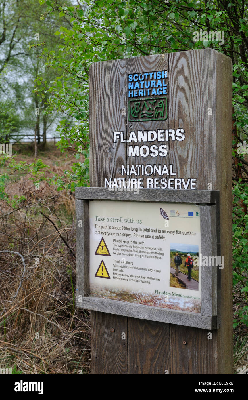 Le Scottish Natural Heritage sign post pour la Flandre Moss réserve naturelle. Banque D'Images