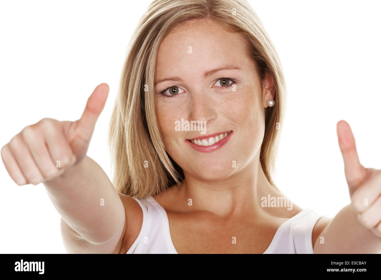 Une jeune femme réussie, maintient la croiser les doigts vers le haut. Image symbolique de la réussite, dispensé plus à fond blanc, Eine Banque D'Images