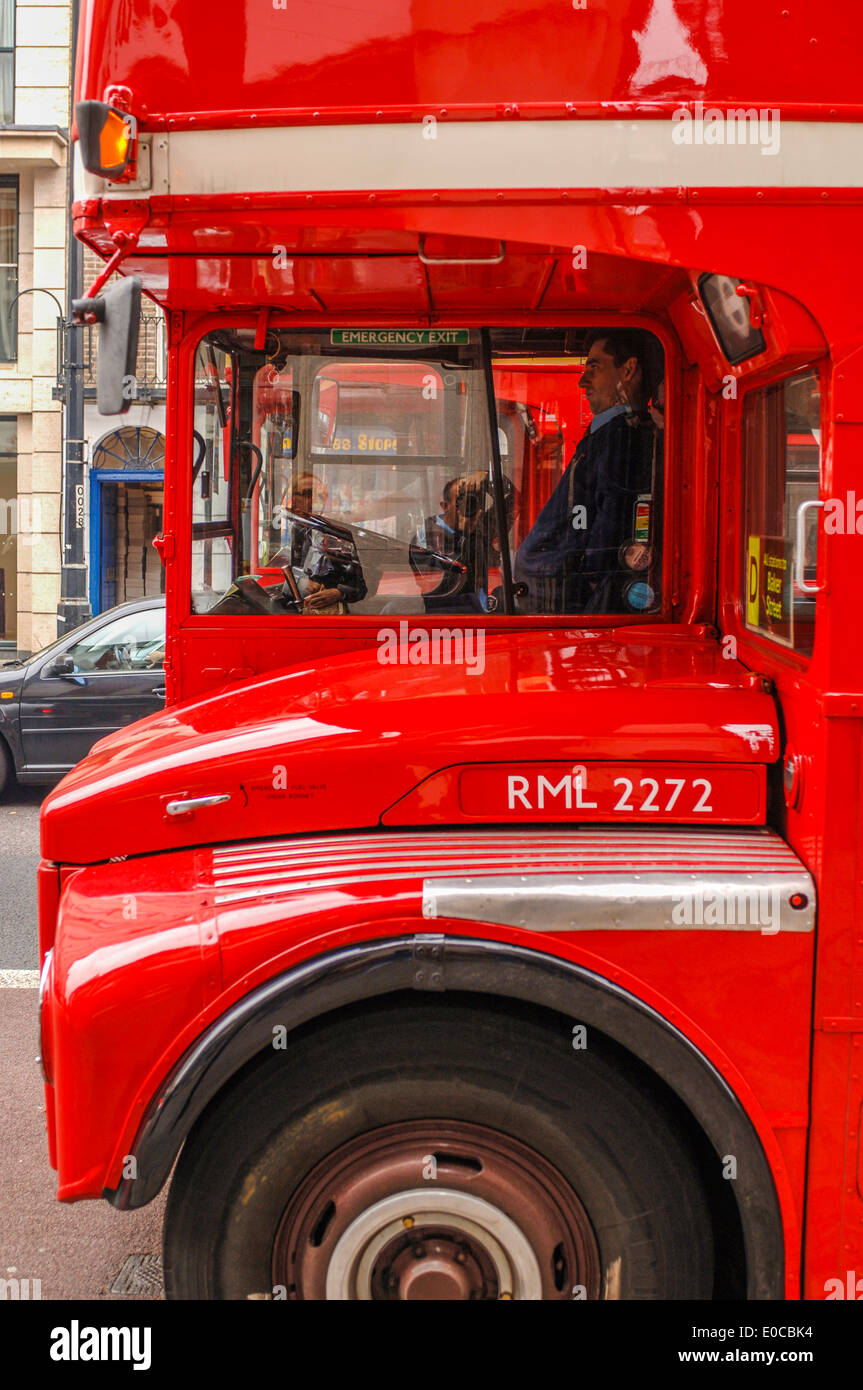 Red Route Bus Master Droit de remplacement de rail sur Baker Street Londres Banque D'Images