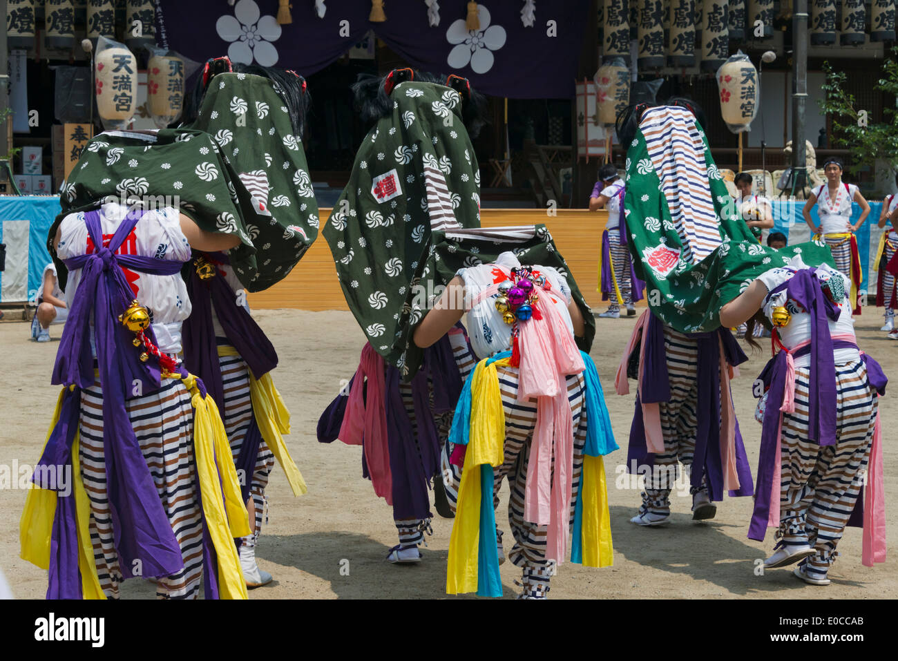 Shishimai (danse du lion) célébrant Tenji Matsuri Festival, Osaka, Japon Banque D'Images