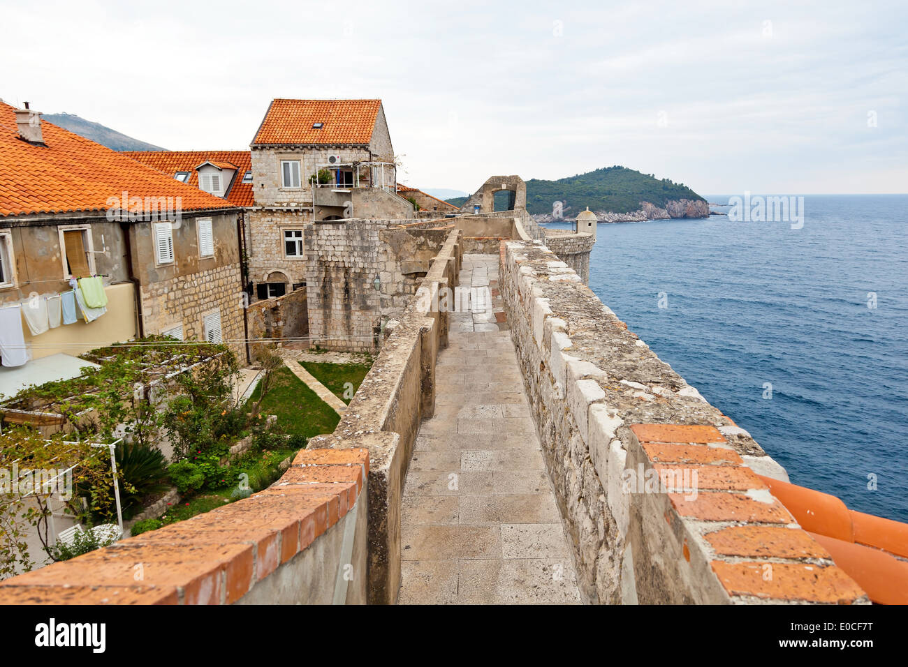 La ville de Dubrovnik en Croatie. Du patrimoine culturel mondial de l'Unesco. Mur de la ville, die Stadt Dubrovnik en Croatie. Weltkulture l'Unesco Banque D'Images