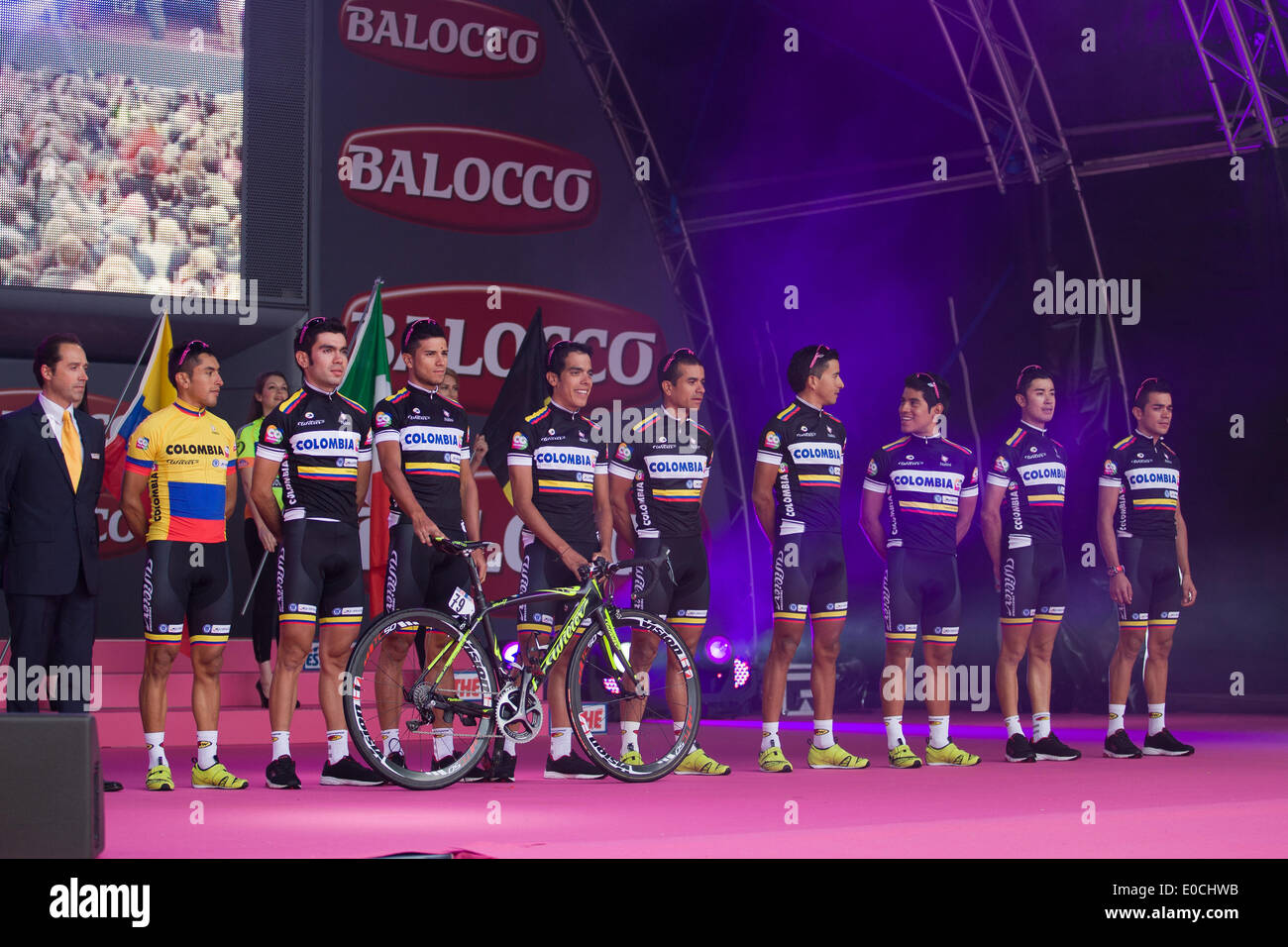 Belfast, Irlande du Nord, Royaume-Uni. 8 mai 2014. La Colombie à l'équipe du Giro d'Italia Présentation de l'équipe de Belfast Crédit : Bonzo/Alamy Live News Banque D'Images