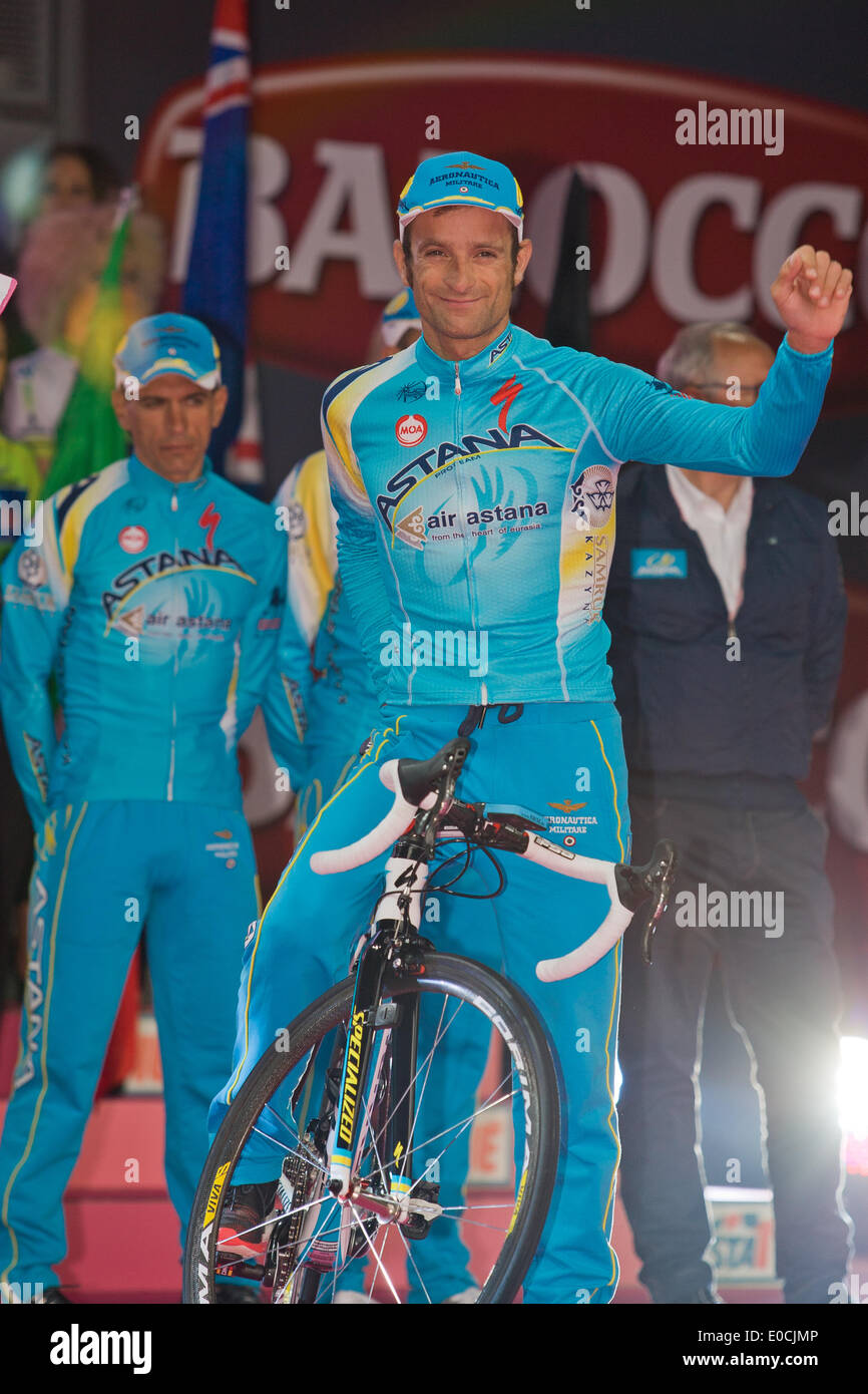 Belfast, Irlande du Nord, Royaume-Uni. 8 mai 2014. Michele Scarponi cycliste Astana au Giro d'Italia Présentation de l'équipe de Belfast Crédit : Bonzo/Alamy Live News Banque D'Images