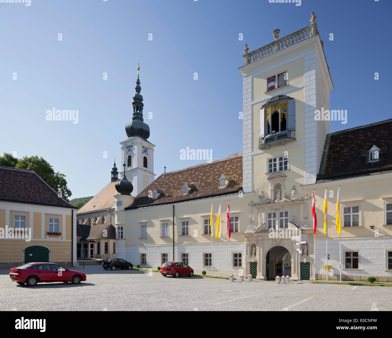 Cour intérieure de l'abbaye de Heiligenkreuz au soleil, Heiligenkreuz, Basse Autriche, Autriche, Europe Banque D'Images