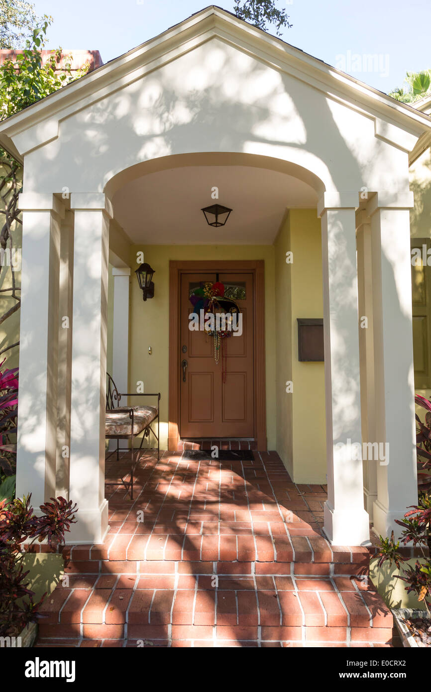 Porche et porte avant, Suburan House, Tampa, FL, USA Banque D'Images
