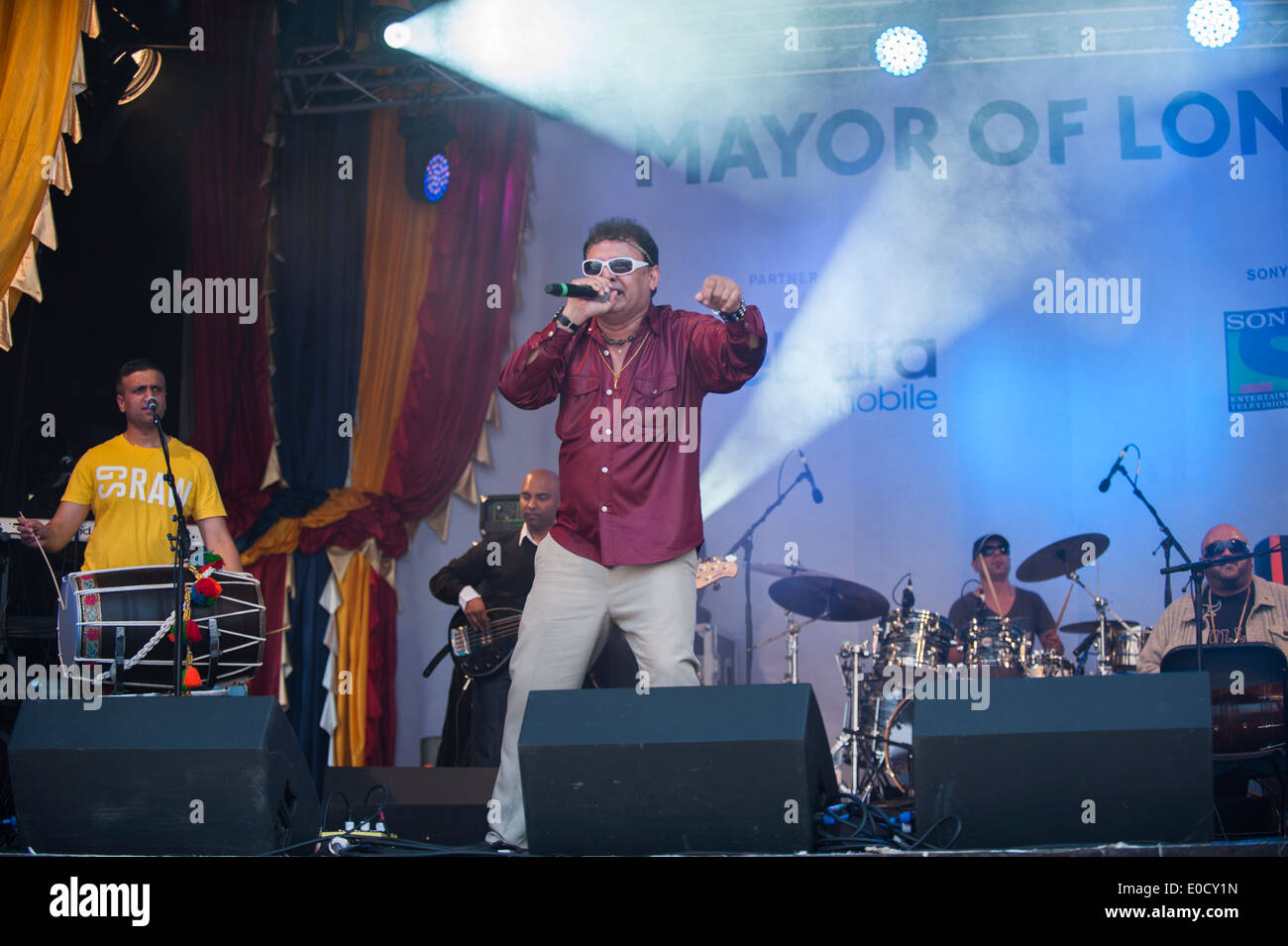 La mairie le Vaisakhi Festival, en partenariat avec Sony Entertainment Networks. Artiste : Premi Johal, Trafalgar Square, Londres Banque D'Images