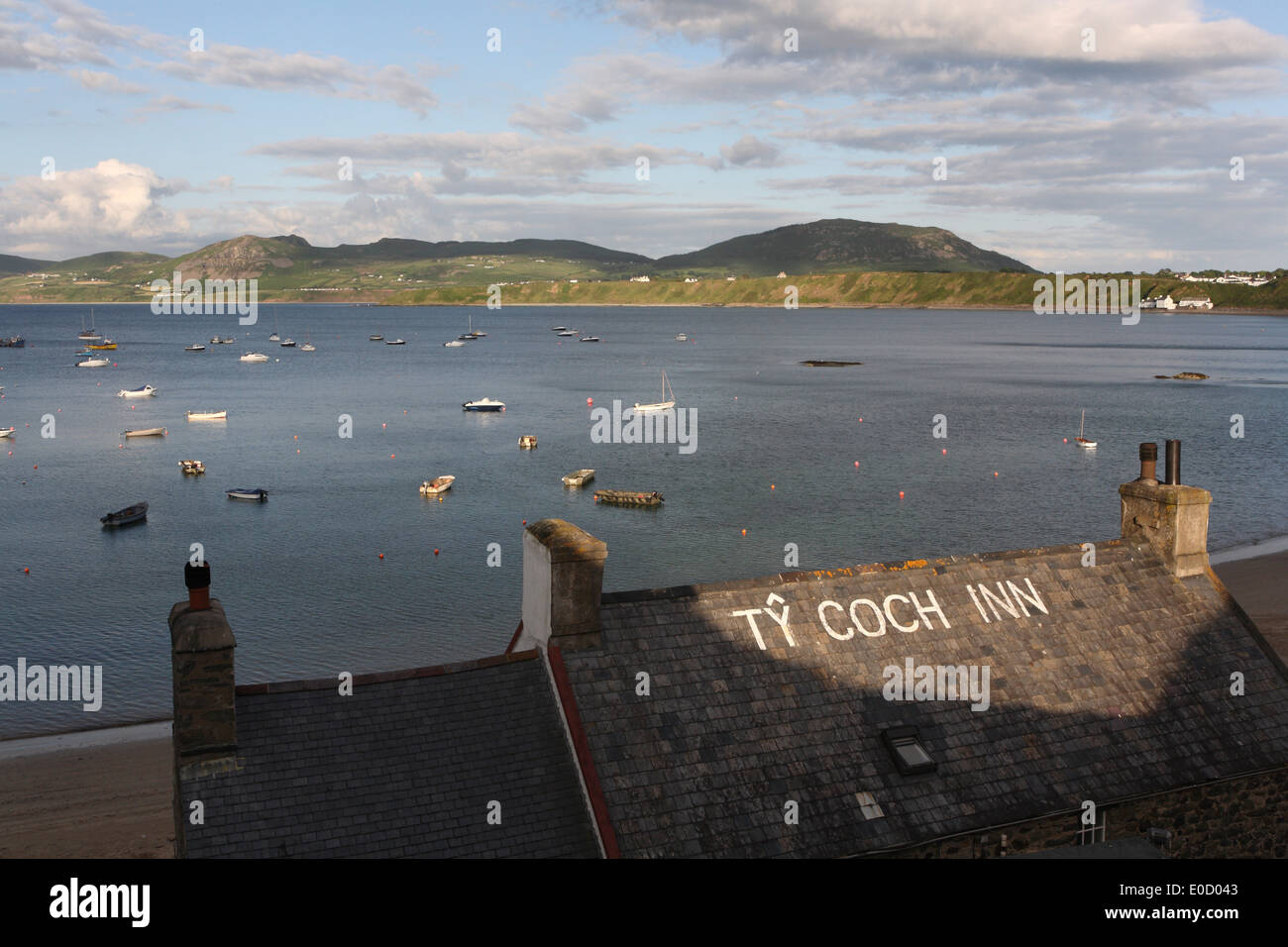 Vue sur le pub Ty Coch Inn sur la baie de Porthdinllaen, Llyn Peninsula, au nord du Pays de Galles, en Grande-Bretagne, en Europe Banque D'Images