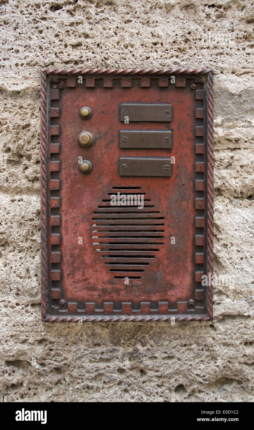 Plaque de sonnette historique sur façade, vu en Italie Banque D'Images