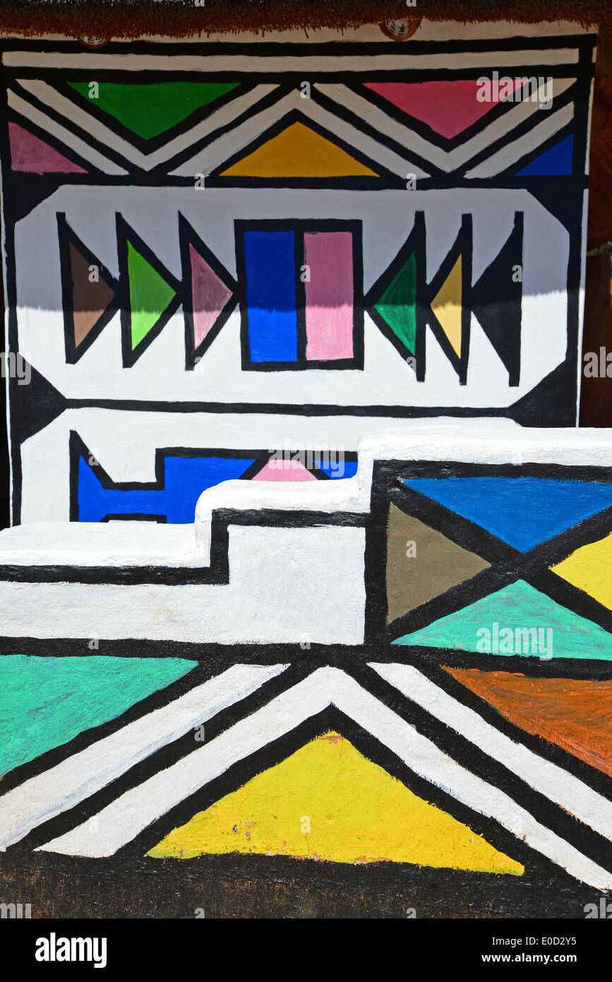 Les Ndebele peintes en séjour à Motseng Village culturel, Sun City, Pilanesberg, Province du Nord-Ouest, Afrique du Sud Banque D'Images