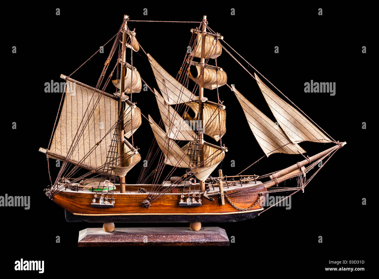 Un trois-mâts barque est un navire à voile comportant trois mâts ayant l'foremasts rigged square et seul le aftermast rigged avant-arrière. Banque D'Images