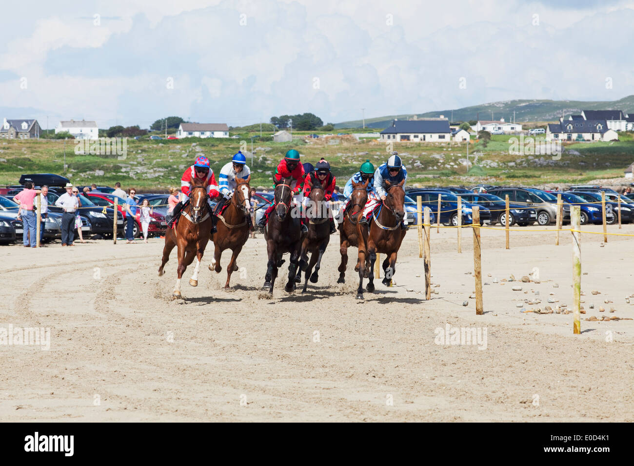 L'Île Omey les courses de chevaux ; comté de Galway, Irlande Banque D'Images