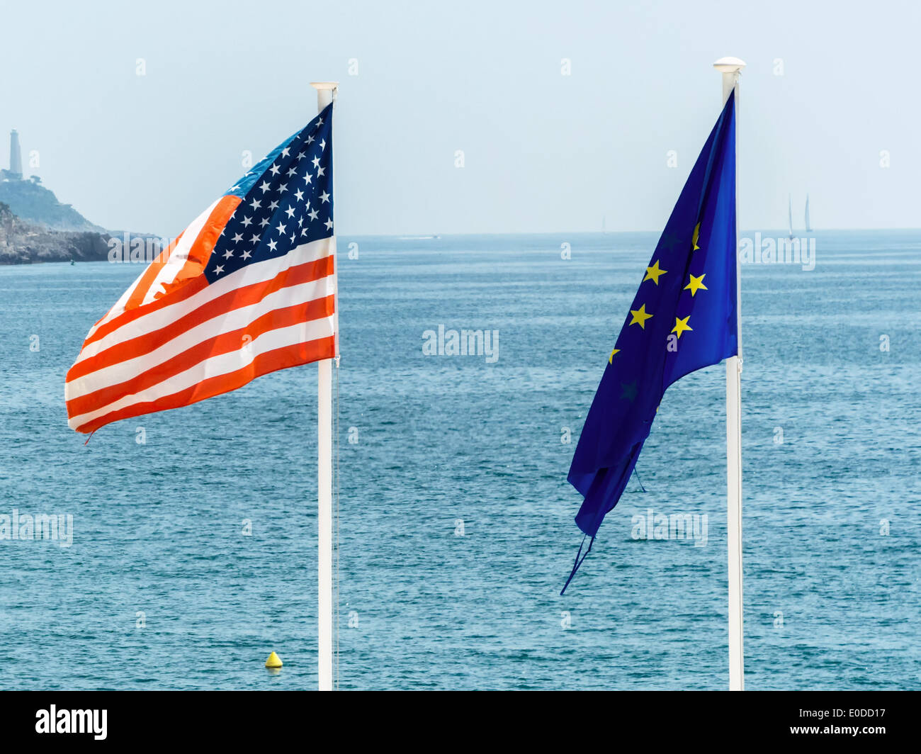 Drapeaux de l'Union européenne et les USA, photo symbolique pour le partenariat, de la diplomatie, des affaires étrangères, Fahnen der Onu Europaeischen Banque D'Images