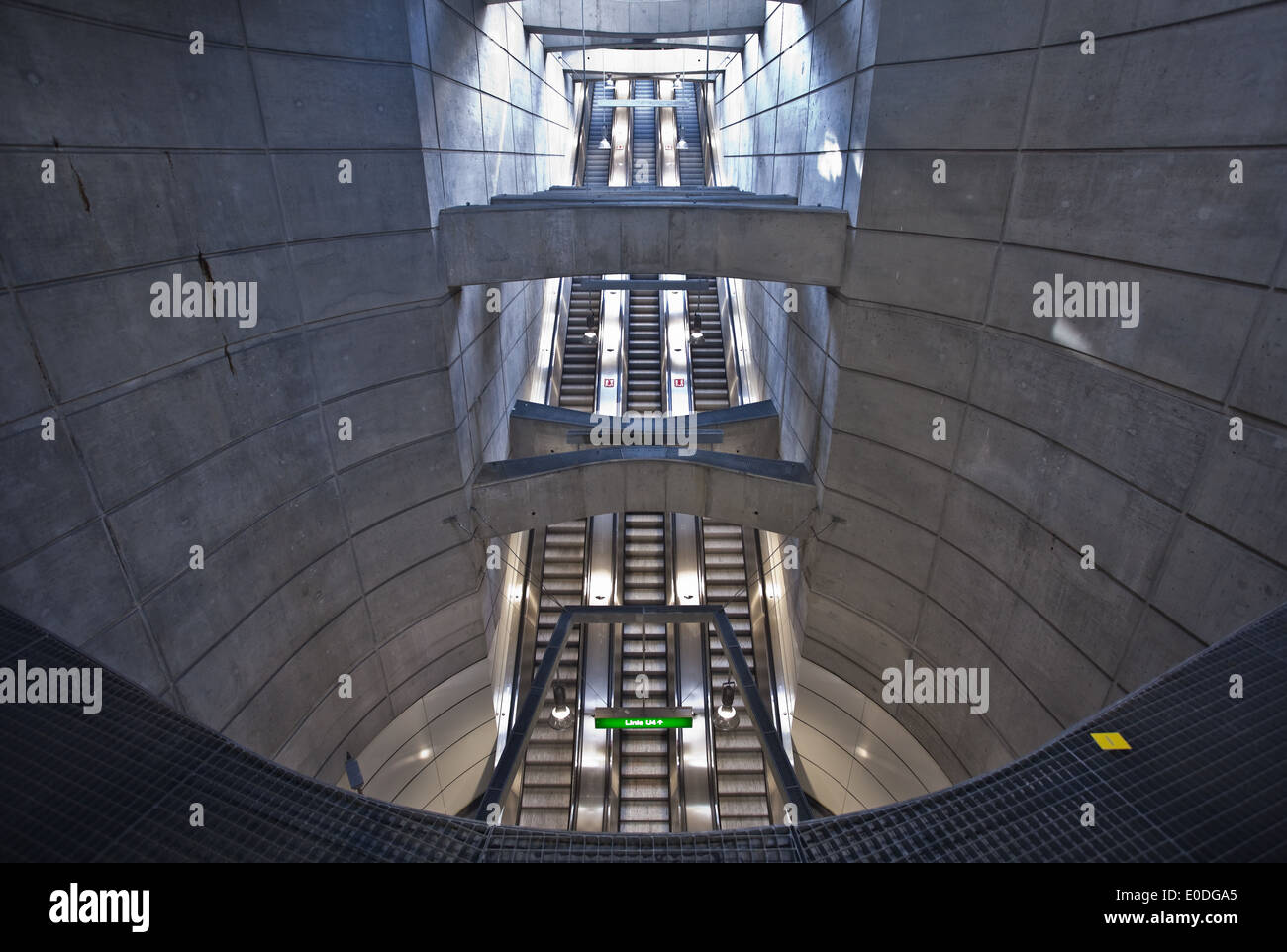 Ubahnstation Rolltreppen, Schottenring, Wien, Österreich - escaliers mécaniques, la station de métro Schottenring, Vienne, Autriche Banque D'Images