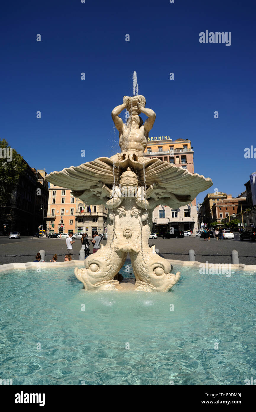 Italie, Rome, Piazza Barberini, Fontaine Bernini Triton Banque D'Images