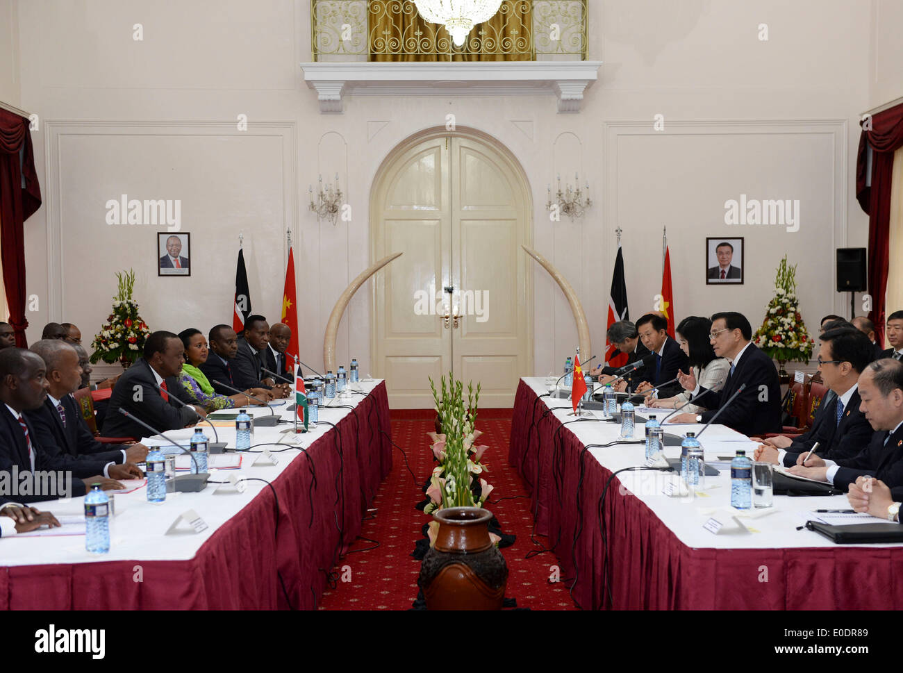 Nairobi, Kenya. 10 mai, 2014. Le Premier ministre chinois Li Keqiang rencontre le président Kenyan Uhuru Kenyatta à Nairobi, Kenya, le 10 mai 2014. © Li Xueren/Xinhua/Alamy Live News Banque D'Images