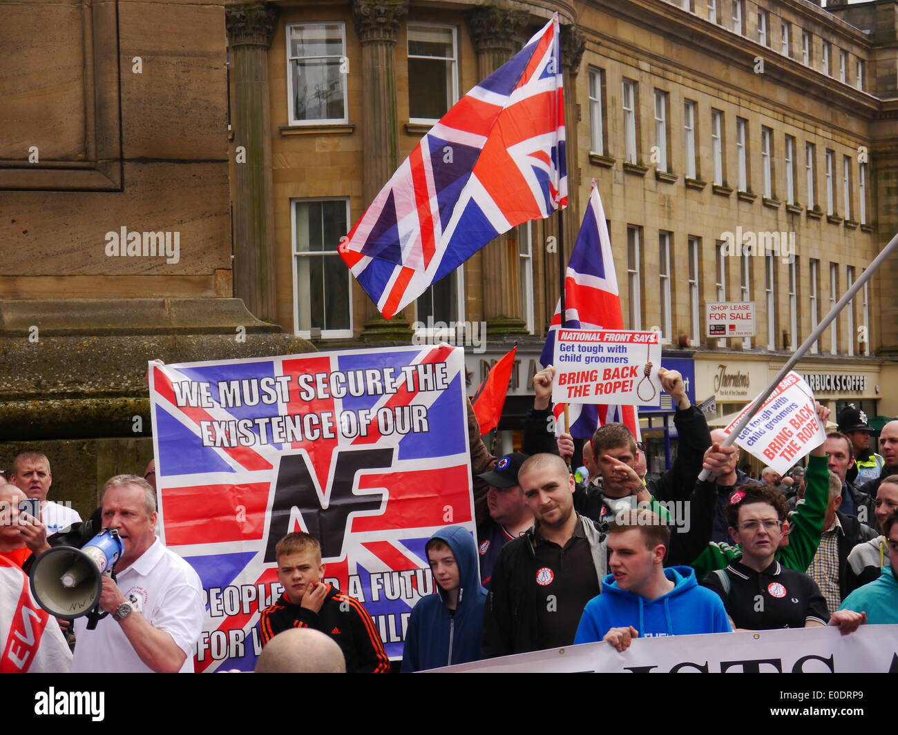 Newcastle Upon Tyne, au Royaume-Uni. 10e. Mai, 2014. Manifestation du Front national à Gray's Monument, Newcastle upon Tyne, au Royaume-Uni. Credit : Victor W Adams / Alamy Live News Banque D'Images