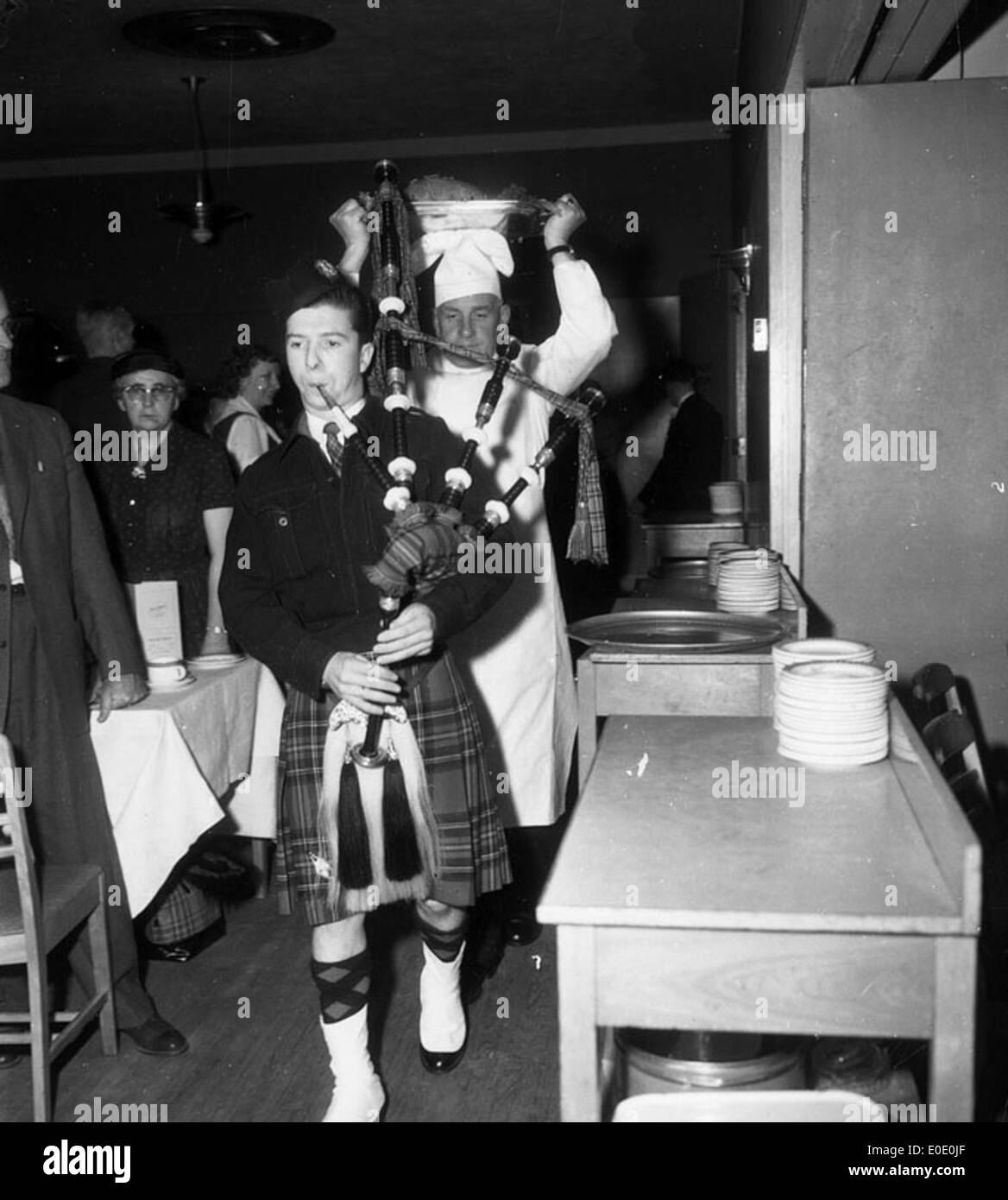 Robbie Burns Night, une célébration du poète écossais Robert Burns, est marquée par des festivités comme le haggis, la cornemuse et la culture écossaise. Ce titre fait référence à des lieux, des événements et des monuments tels que le Musée Galt et le National Naval Medical Center. Banque D'Images