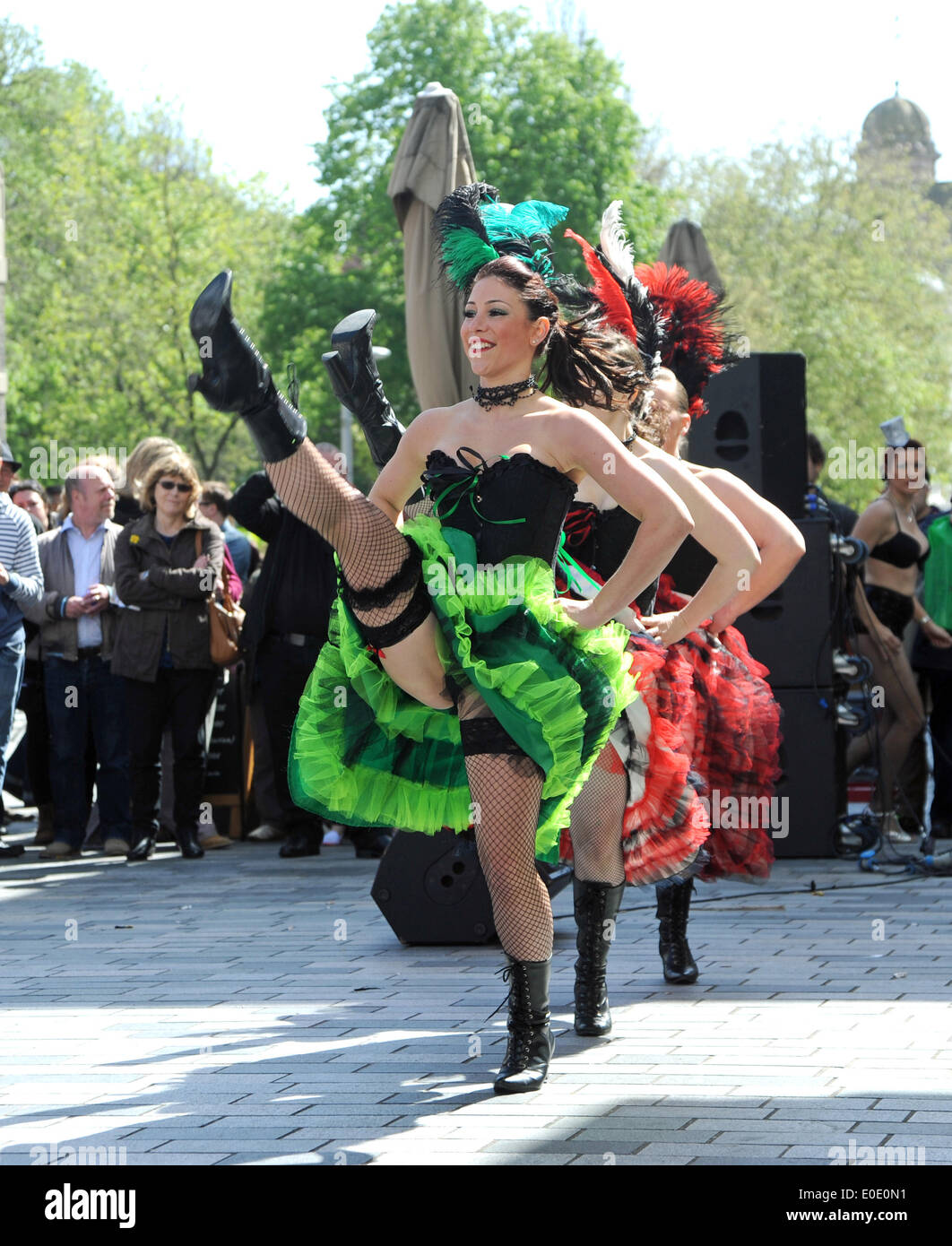 L'Electric cabaret Moulin Rouge Show divertit les foules avec danse burlesque à Brighton Festival Fringe Ville événement aujourd'hui UK Banque D'Images