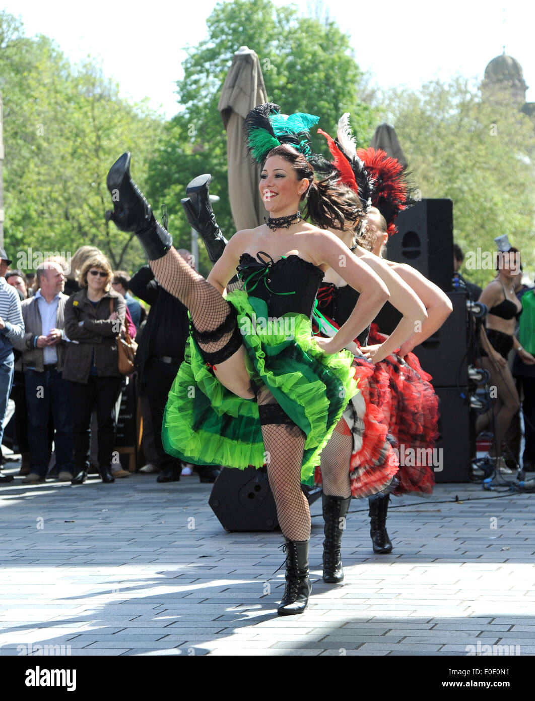 L'Electric cabaret Moulin Rouge Show divertit les foules avec danse burlesque à Brighton Festival Fringe Ville événement aujourd'hui UK Banque D'Images