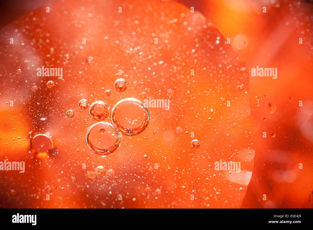 Oil & Water (bulles) - orange colorés abstract background Banque D'Images