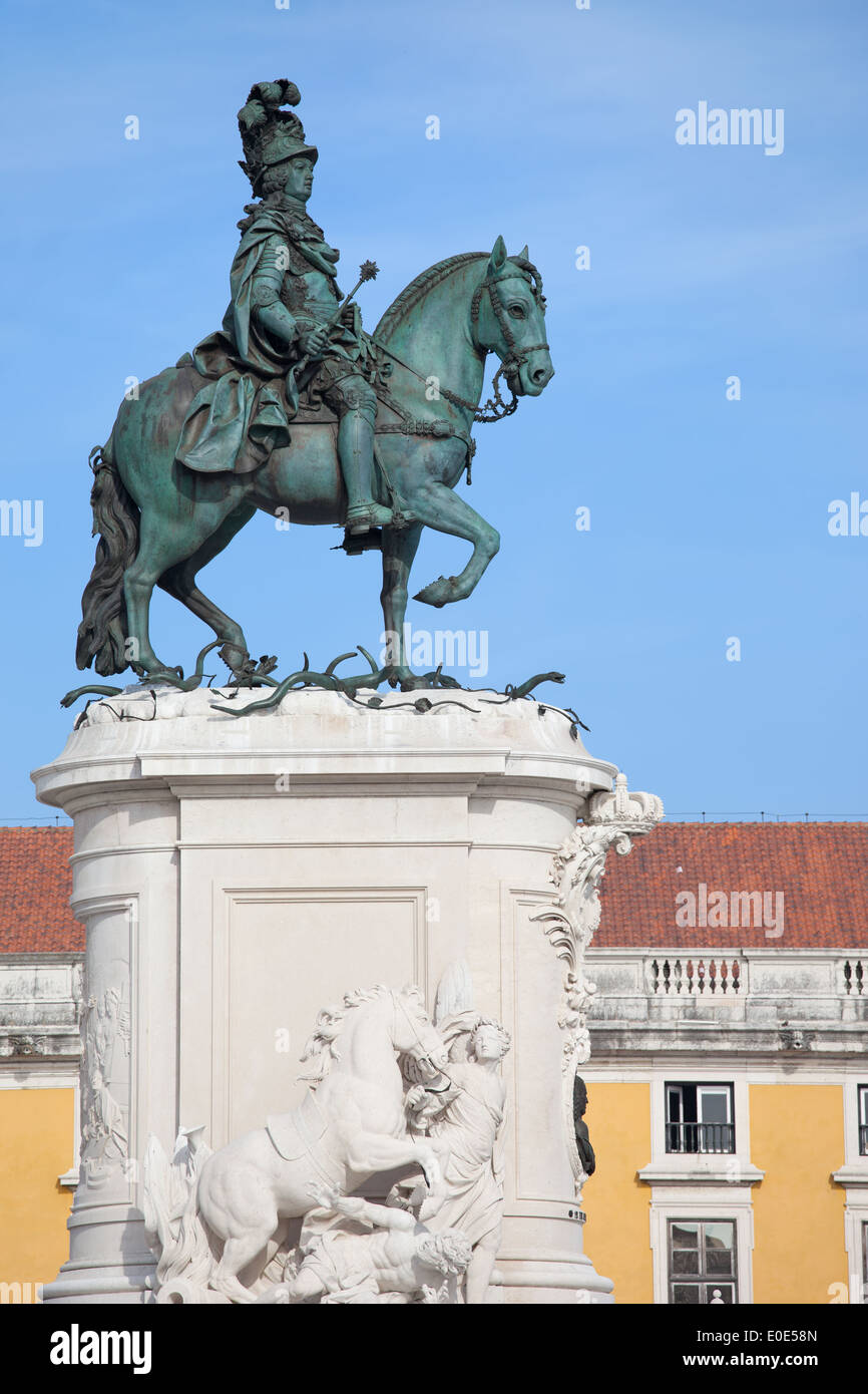 Equestrian statue en bronze du Roi Jose je de 1775 sur la Place du Commerce à Lisbonne, Portugal. Banque D'Images