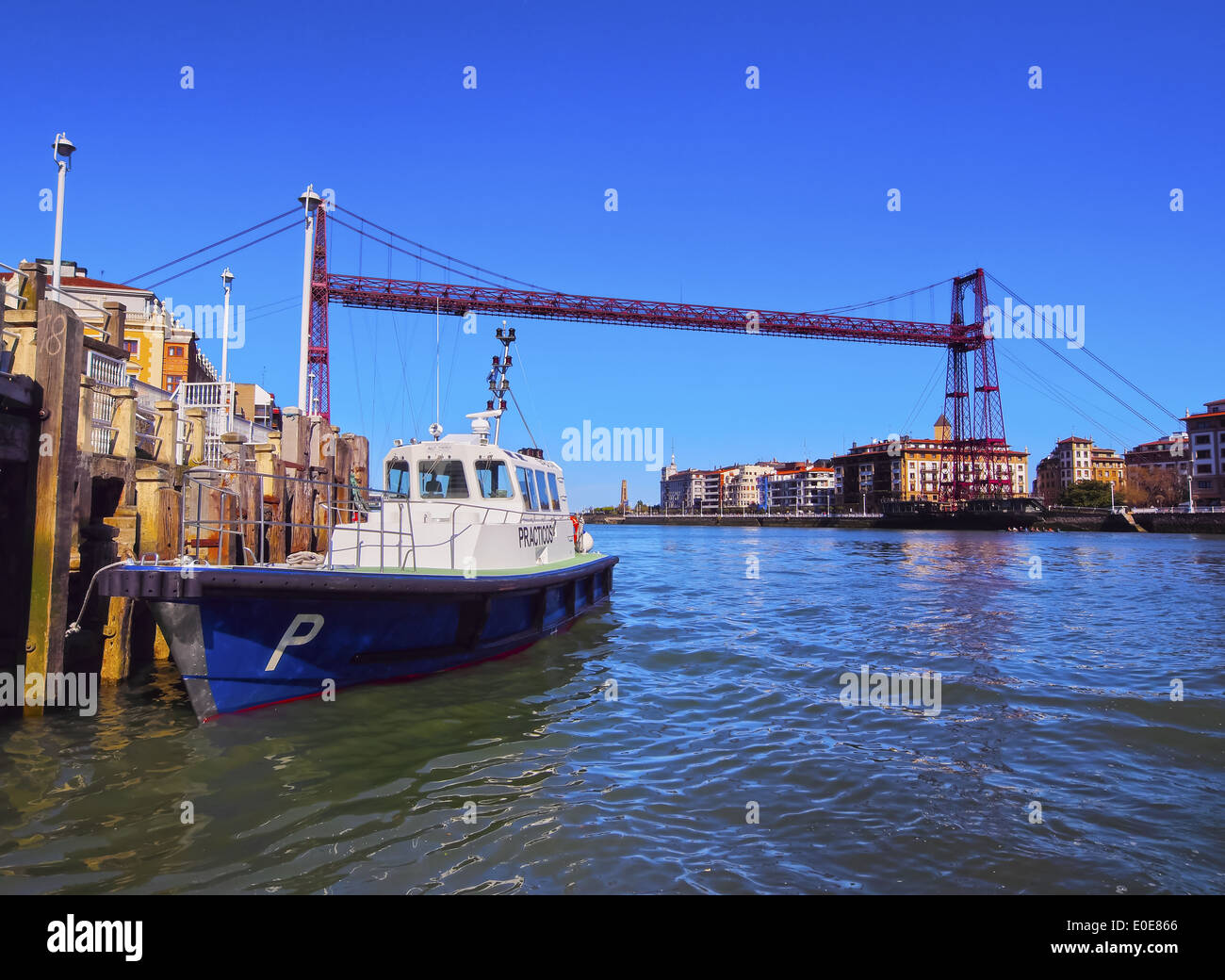 Puente Colgante ou Puente de Vizcaya - un pont suspendu batiments communicants Portugalete et Las Arenas, Gascogne, Pays Basque, Espagne Banque D'Images