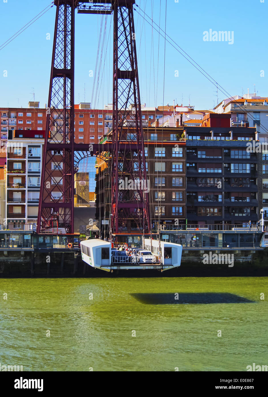 Puente Colgante ou Puente de Vizcaya - un pont suspendu batiments communicants Portugalete et Las Arenas, Gascogne, Pays Basque, Espagne Banque D'Images