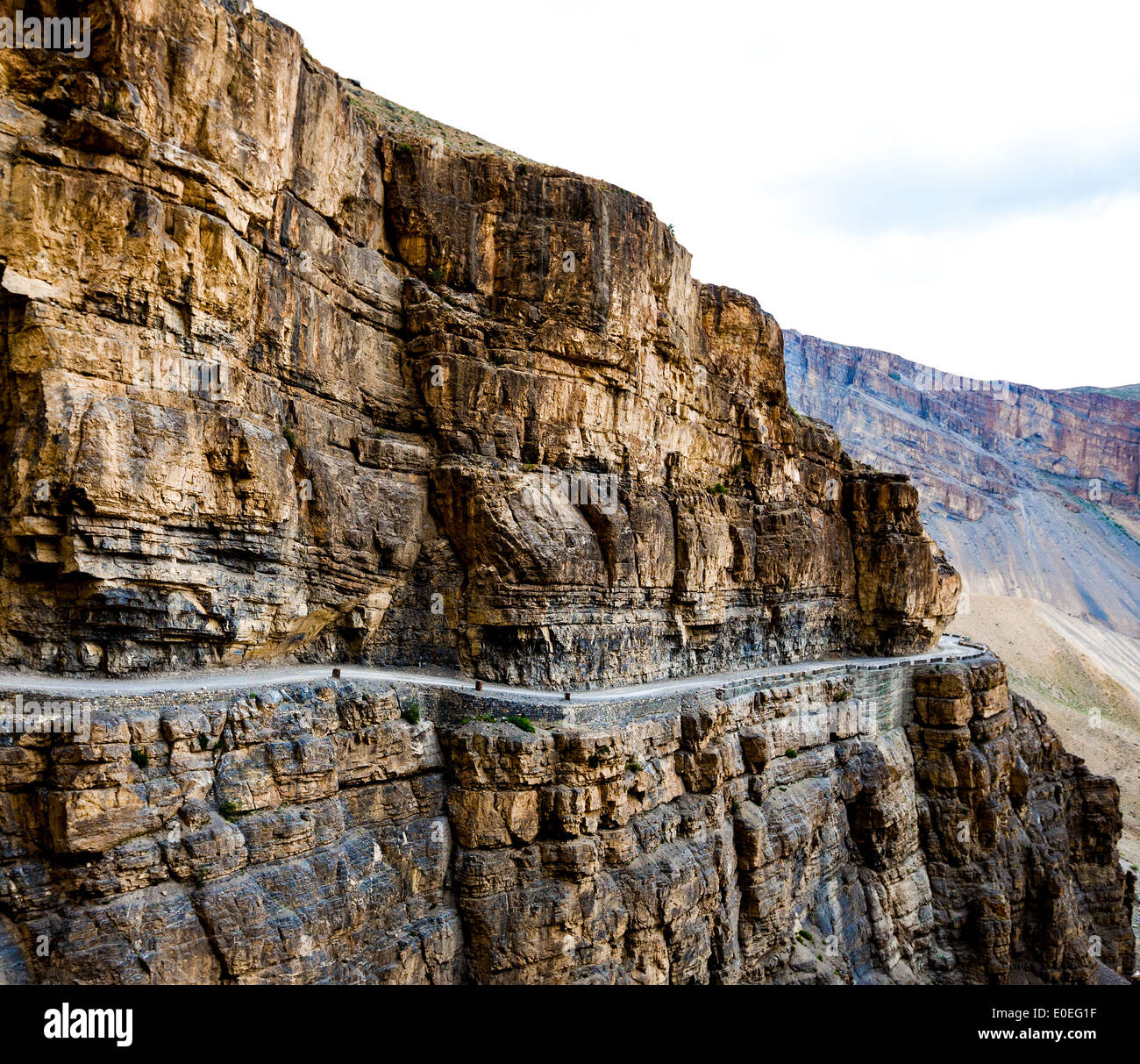 Route de la serpentine dans une roche Banque D'Images