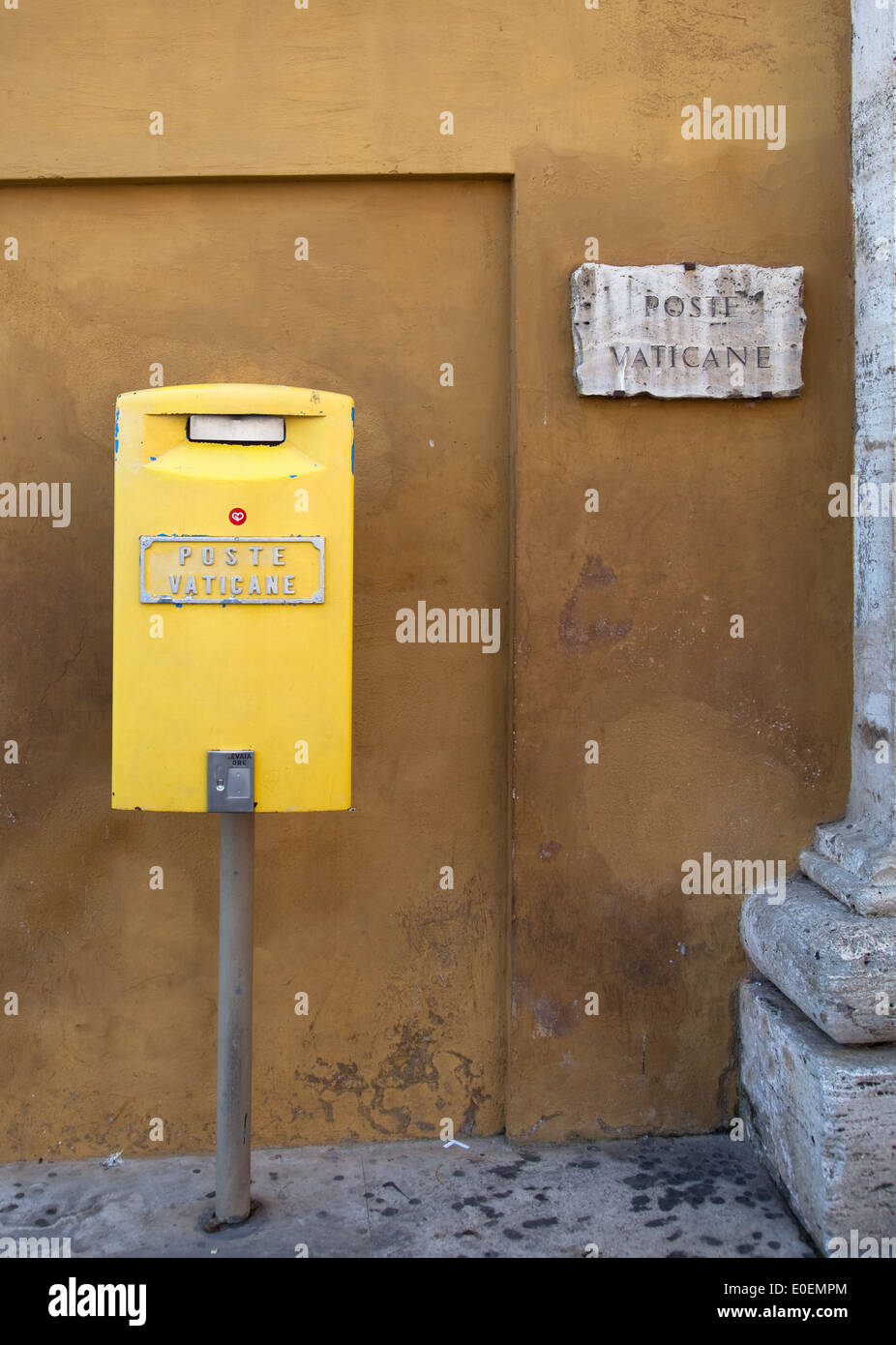 Postkasten, Vatikan - Boîte aux lettres, Vatican Banque D'Images