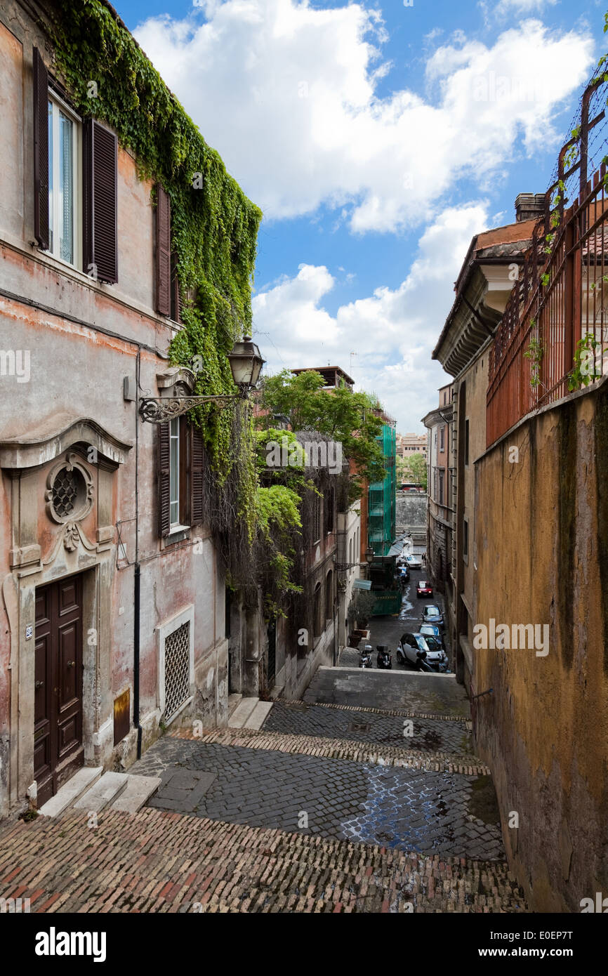 Stiegenaufgang, enge Gasse, Rom, Italie - Escalier, ruelle étroite, Rome, Italie Banque D'Images