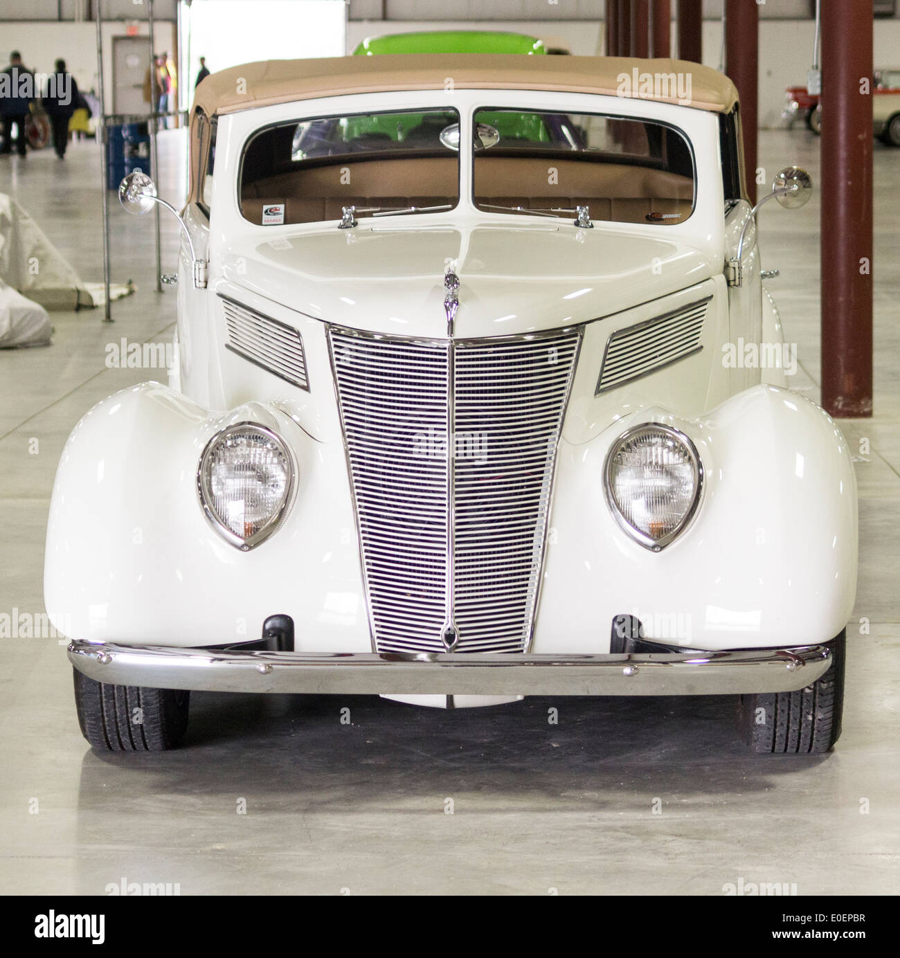 1937 Ford Cabriolet voiture classique à l'Antique car show Banque D'Images