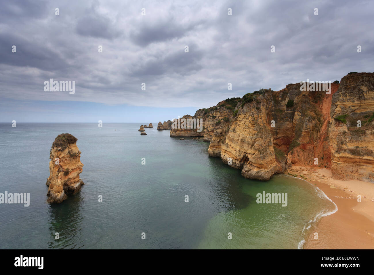 Algarve est une formidable destination de vacances. La plage de Ponta da Piedade est une attraction touristique et un endroit étonnant. Banque D'Images