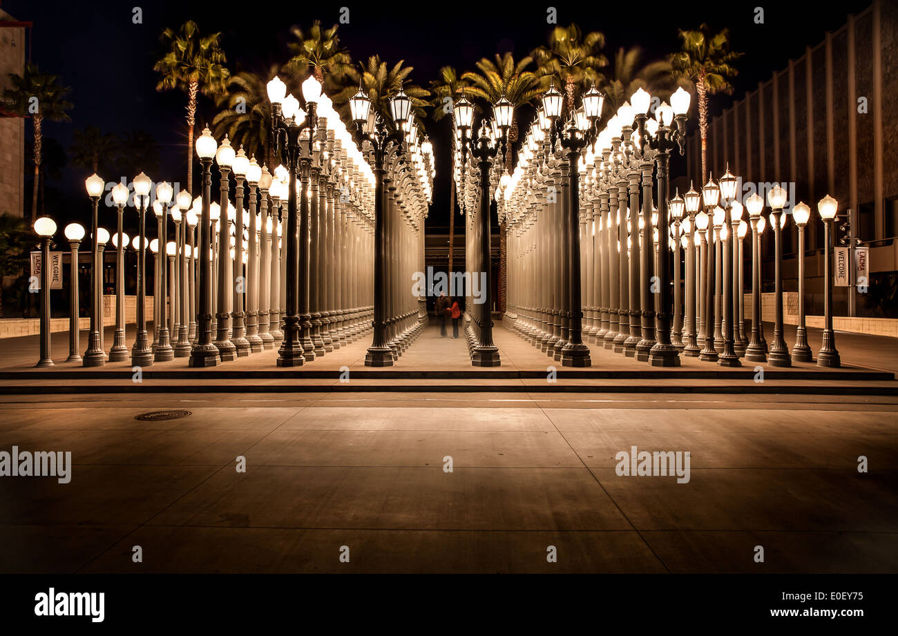 La lumière urbaine par Chris Burden, Los Angeles County Museum of Art sur Wilshire Boulevard. Banque D'Images