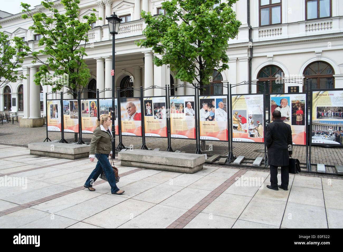 Le pape polonais Varsovie exposition photo canonisation Banque D'Images