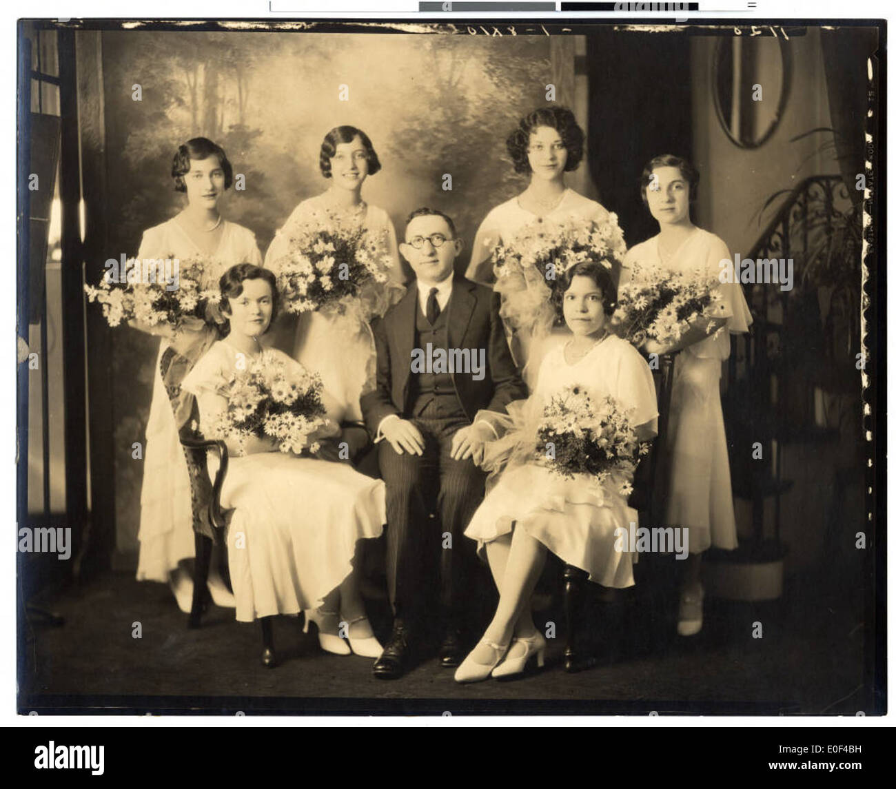 Une photographie capturant un cours de confirmation au Temple d'Aaron à Paul, Minnesota, dans le cadre d'un événement religieux dans la communauté juive. Banque D'Images